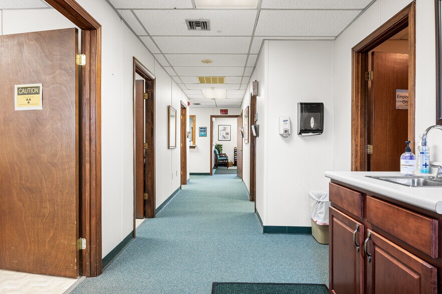 More Photos Of 131 Boston Post Rd, East Lyme Office For Lease