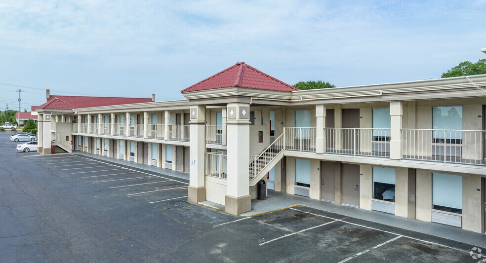 More Photos Of 3030 N Roberts Ave, Lumberton Hotel For Sale