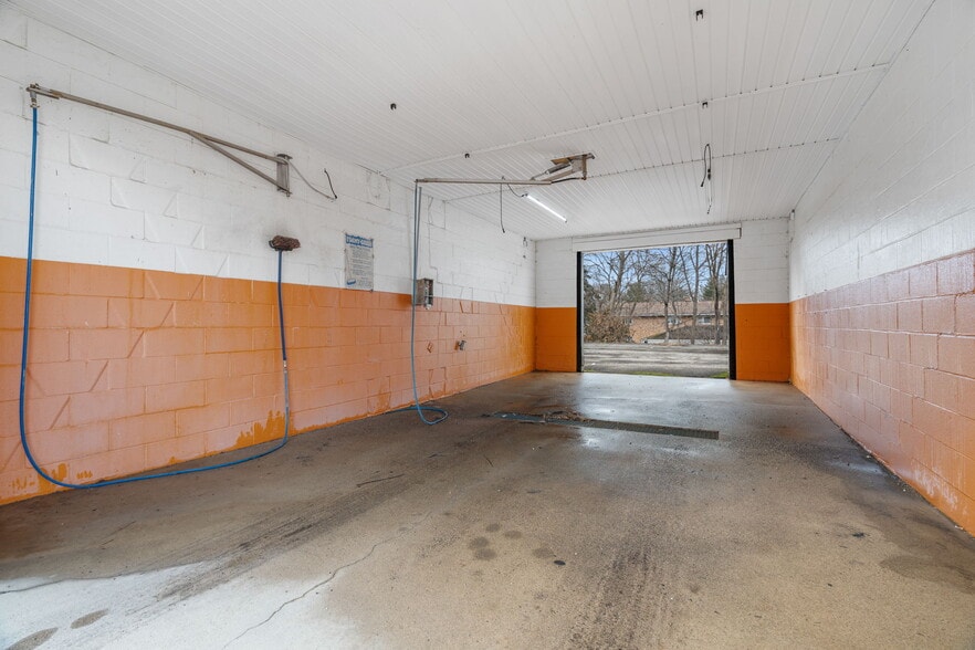 More Photos Of 1620 Keuper Blvd NE, Massillon Carwash For Sale