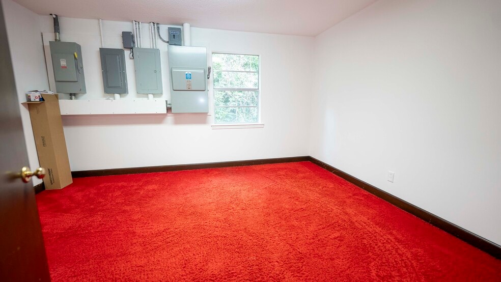 More Photos Of 123 N 5th St, Cochran Religious Facility For Sale