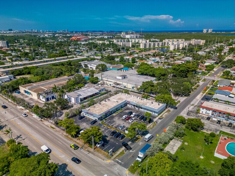 More Photos Of 265 S Federal Hwy, Dania Beach Storefront For Lease