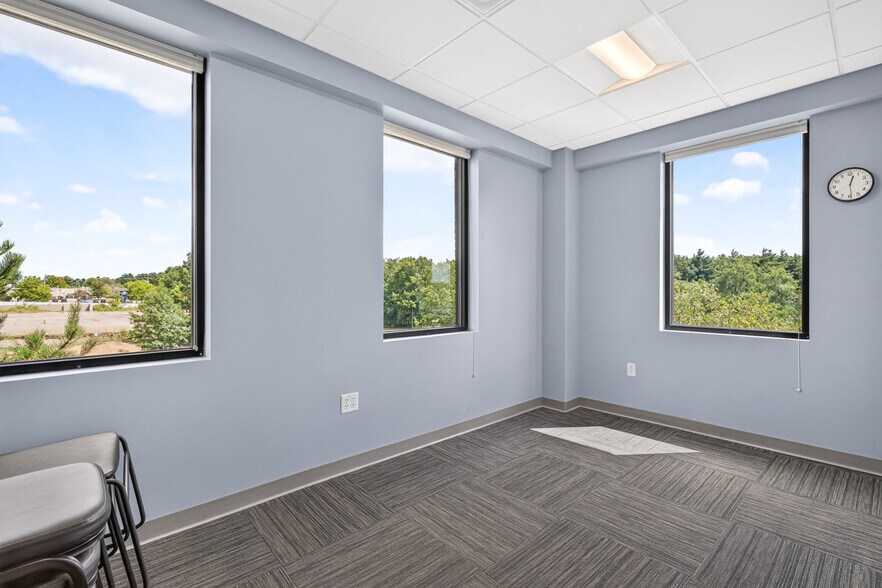 More Photos Of 51 Webb Pl, Dover Office For Sale