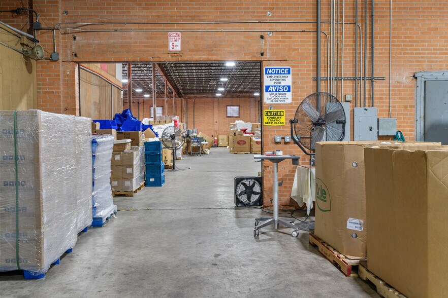 More Photos Of 1110 Paige St, Houston Warehouse For Sale
