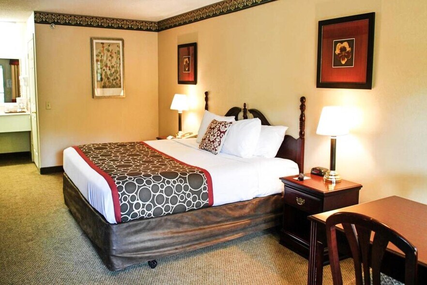More Photos Of 373 Norwich Westerly Rd, North Stonington Hotel For Sale