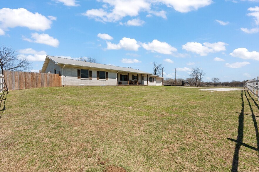 More Photos Of 1641 E Henderson St, Cleburne Land For Sale