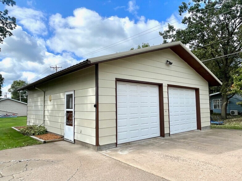 More Photos Of 2003 Broadway St S, Menomonie Storefront Retail Residential For Sale