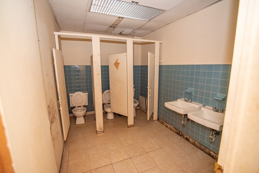 More Photos Of 3301-3317 Garrison Blvd, Baltimore Storefront For Sale