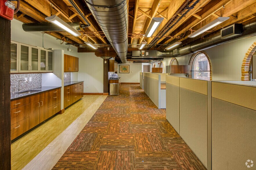 More Photos Of 100 3rd St S, Saint Petersburg Loft Creative Space For Lease