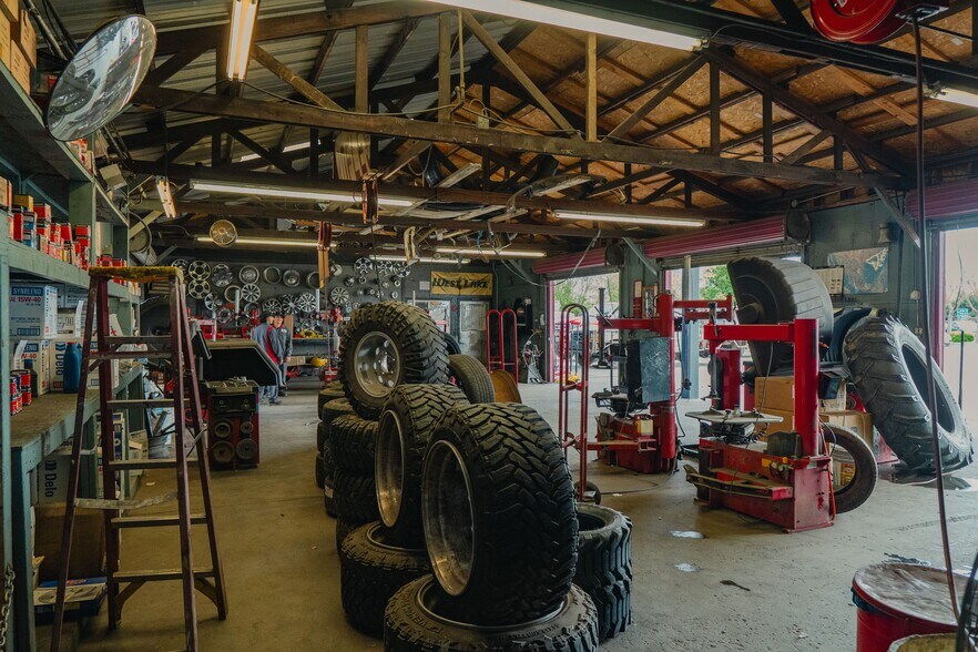 More Photos Of 6886 Santa Fe Dr, Winton Auto Repair For Sale