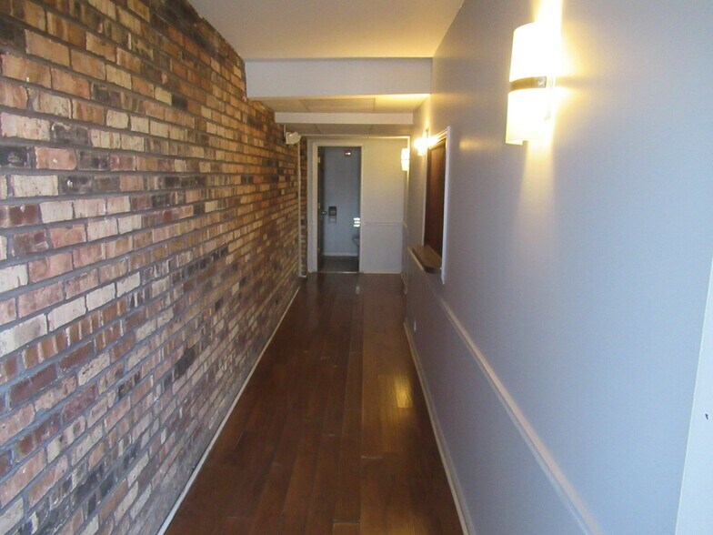 More Photos Of 5250 W Plattner Dr, Alsip Warehouse For Lease