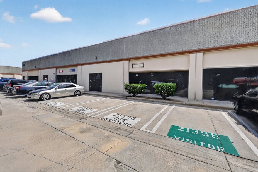 More Photos Of 21358 Nordhoff St, Chatsworth Light Distribution For Lease