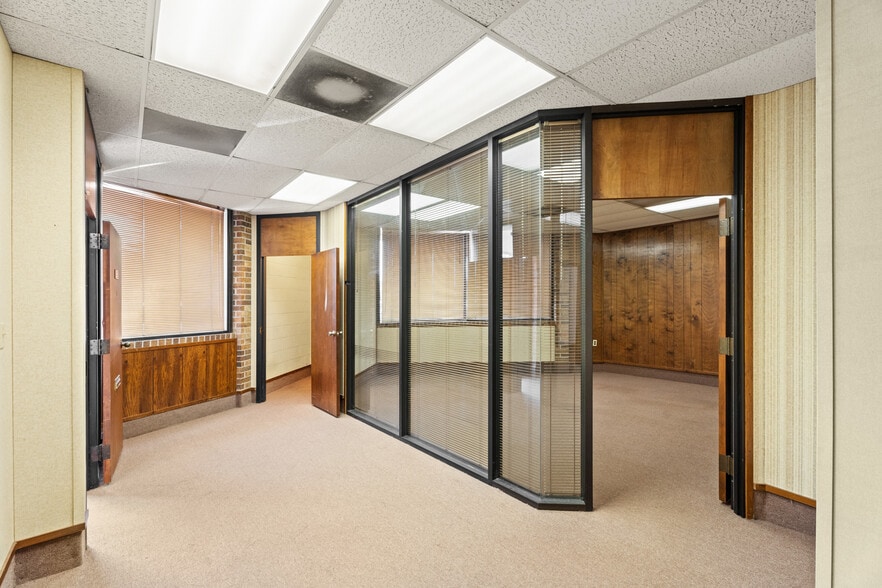 More Photos Of 1212 S Air Depot Blvd, Oklahoma City Office For Sale