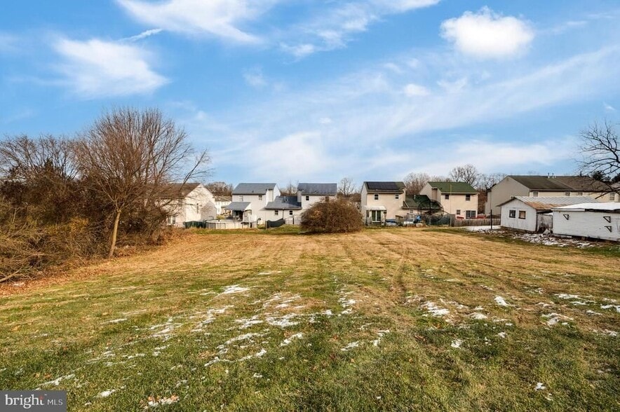 More Photos Of 519 Main St, Blandon Flex For Sale