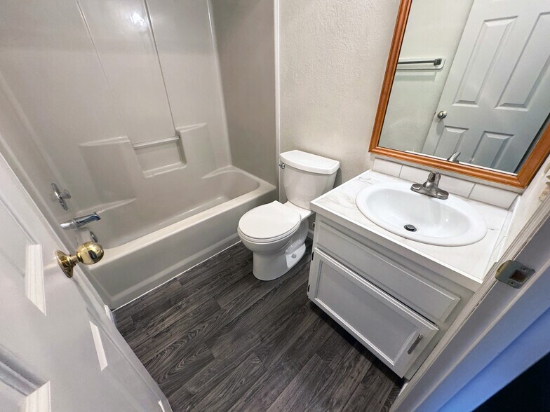 More Photos Of 820 32nd St, Bellingham Apartments For Sale