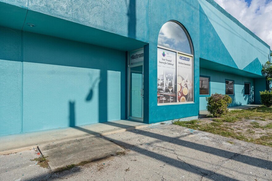 More Photos Of 2546-2578 Fowler St, Fort Myers Warehouse For Lease