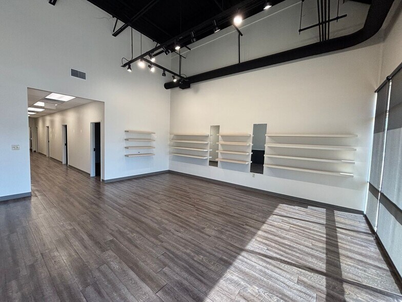 More Photos Of 19361 E Robson Rd, Catoosa General Retail For Lease