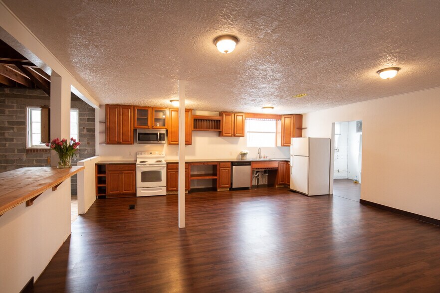 More Photos Of 765 E Washington St, Monticello Auto Repair For Sale