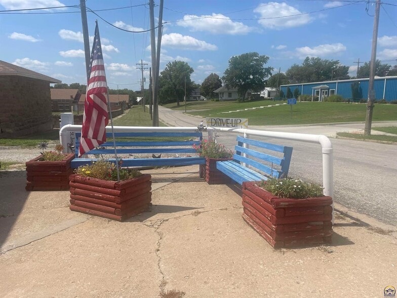 More Photos Of 115 W 7th St, Horton Restaurant For Sale