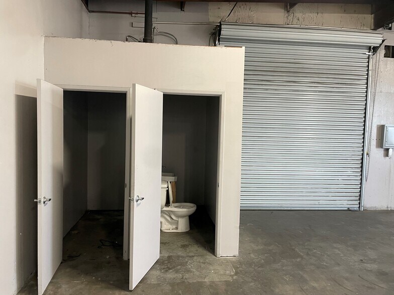 More Photos Of 1401 W 15th St, Long Beach Warehouse For Sale