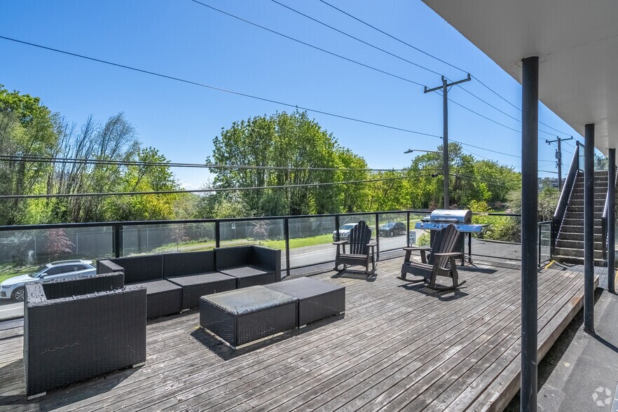 More Photos Of 2515 Thorndyke Ave W, Seattle Multifamily For Sale