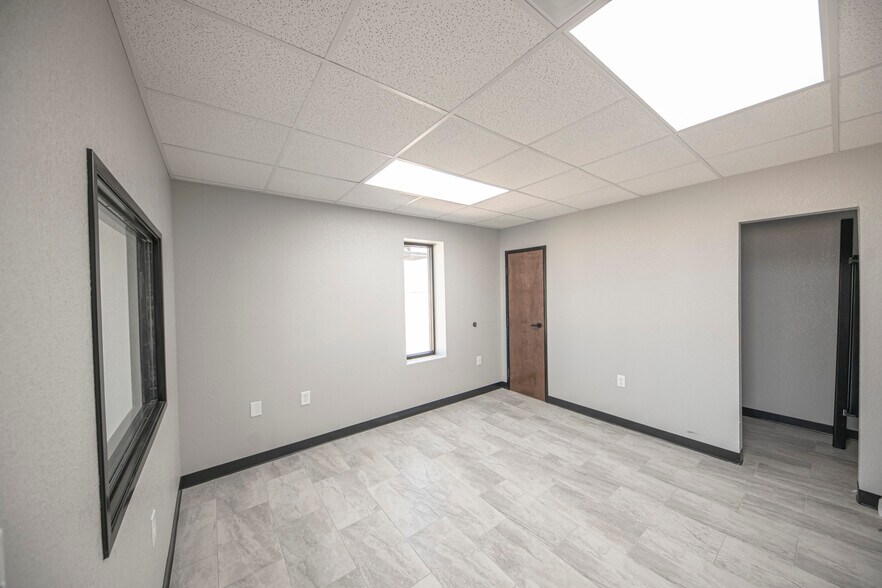 More Photos Of 16571 W Basin S, Odessa Warehouse For Sale