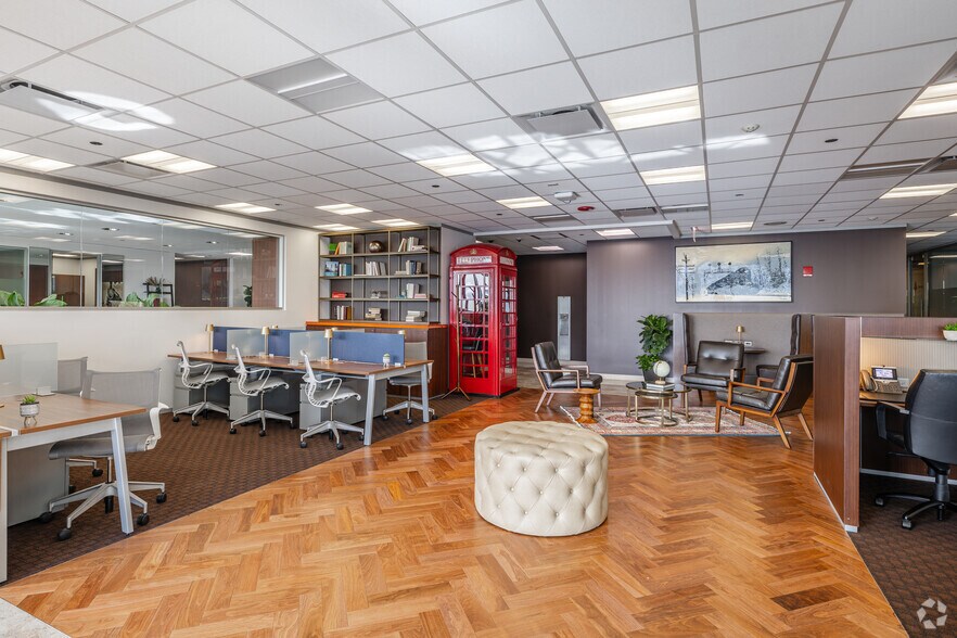 More Photos Of 155 N Wacker Dr, Chicago Office For Lease