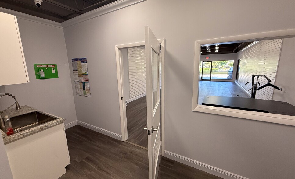 More Photos Of 3800 SE Dixie Hwy, Stuart Unknown For Lease