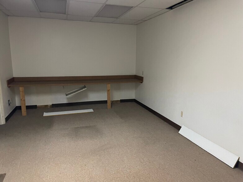 More Photos Of 1063 E Parkway South, Memphis Flex For Sale