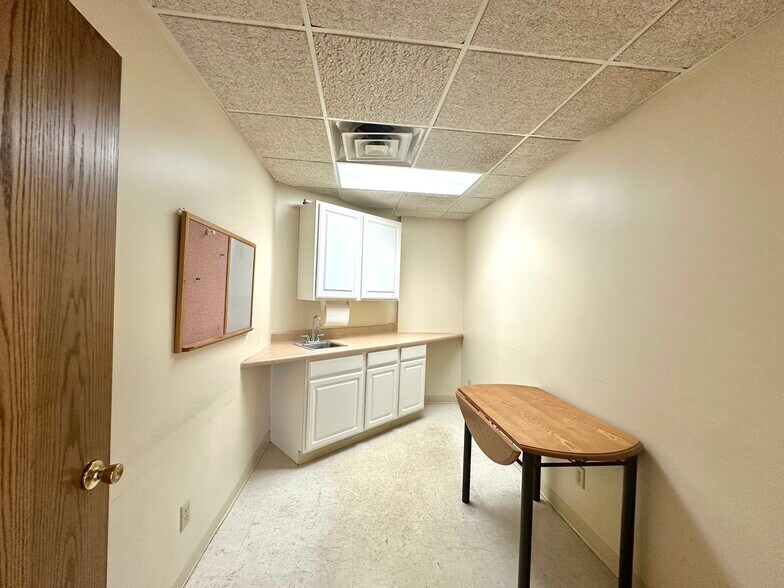 More Photos Of 100-120 E 90th Dr, Merrillville Office For Lease