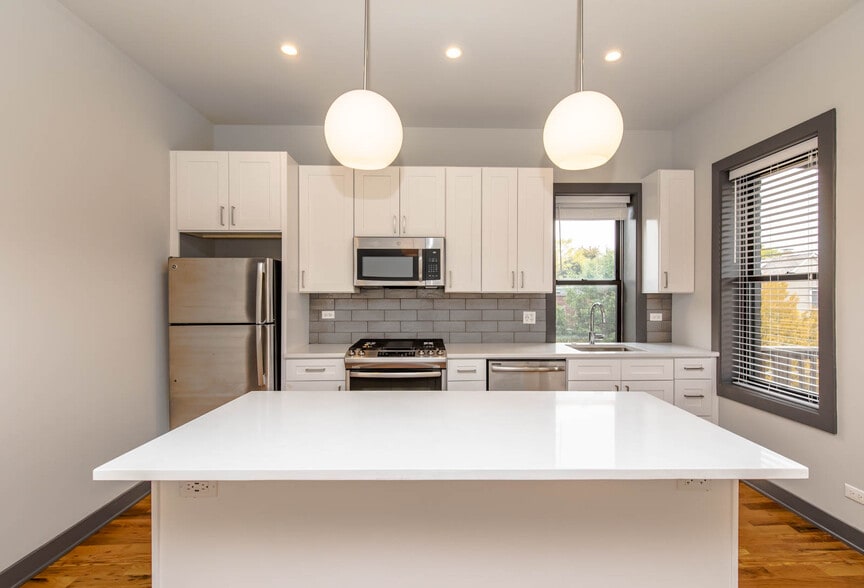 More Photos Of 2848 N Seminary Ave, Chicago Apartments For Sale