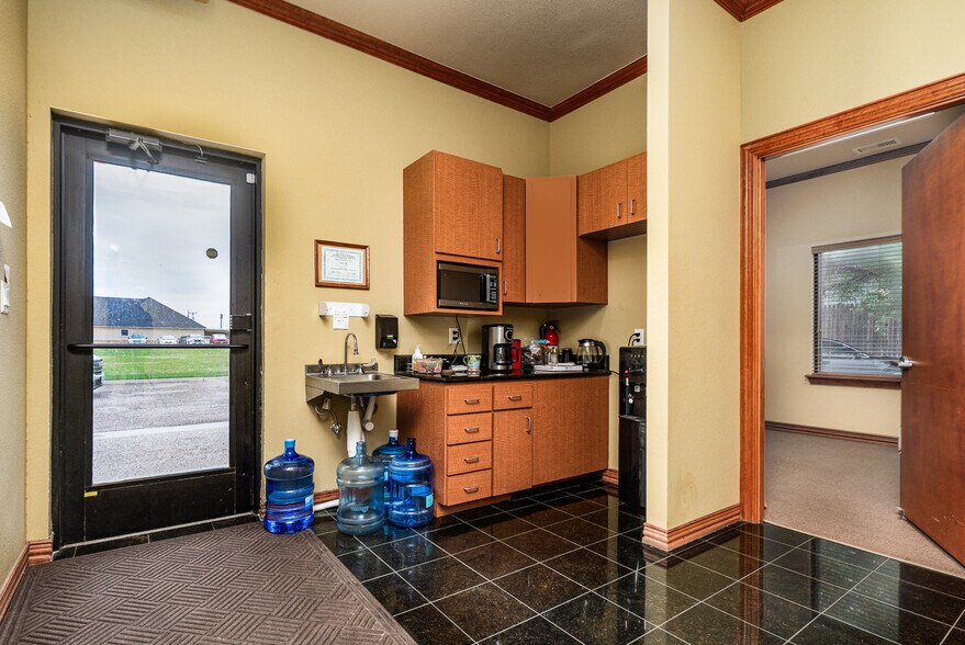 More Photos Of 22 Care Circle, Amarillo Medical For Lease