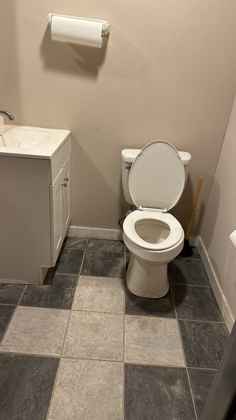 More Photos Of 1580 Connally Dr, Atlanta Office For Lease