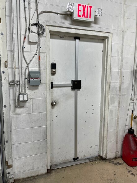 More Photos Of 4406 Exchange Ave, Naples Manufacturing For Sale