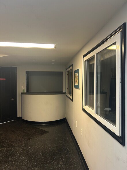 More Photos Of 925 Ulrich Ave, Louisville Warehouse For Lease