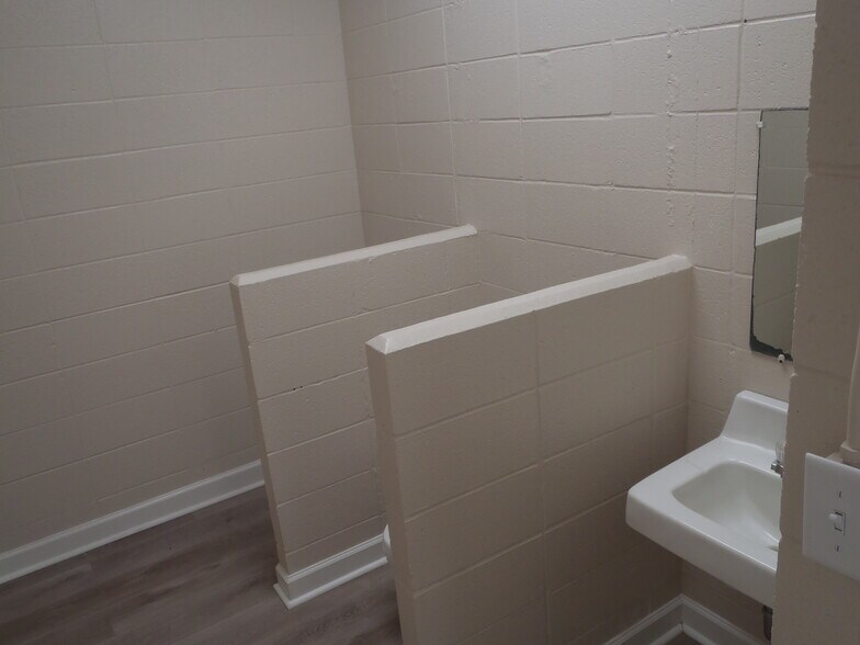 More Photos Of 2025 McLarty Dr, Newport Office For Sale