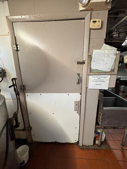 More Photos Of 572 2nd Ave, Troy Restaurant For Sale