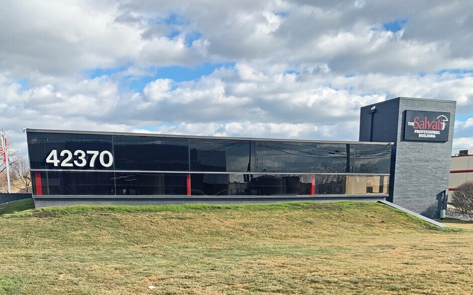 More Photos Of 42370 Van Dyke Ave, Sterling Heights Medical For Lease