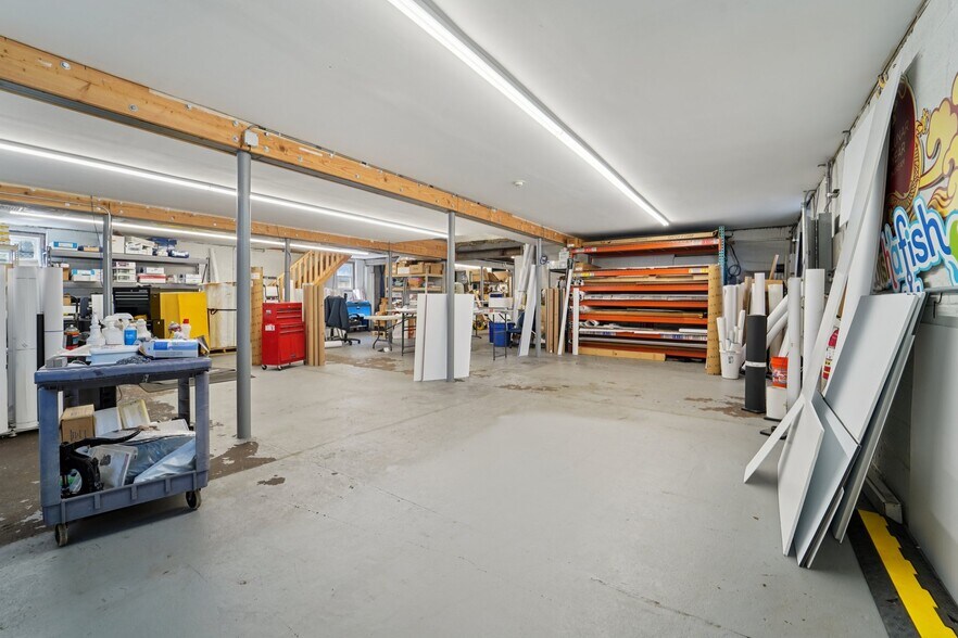 More Photos Of 593-595 New York Ave, Lyndhurst Light Manufacturing For Lease