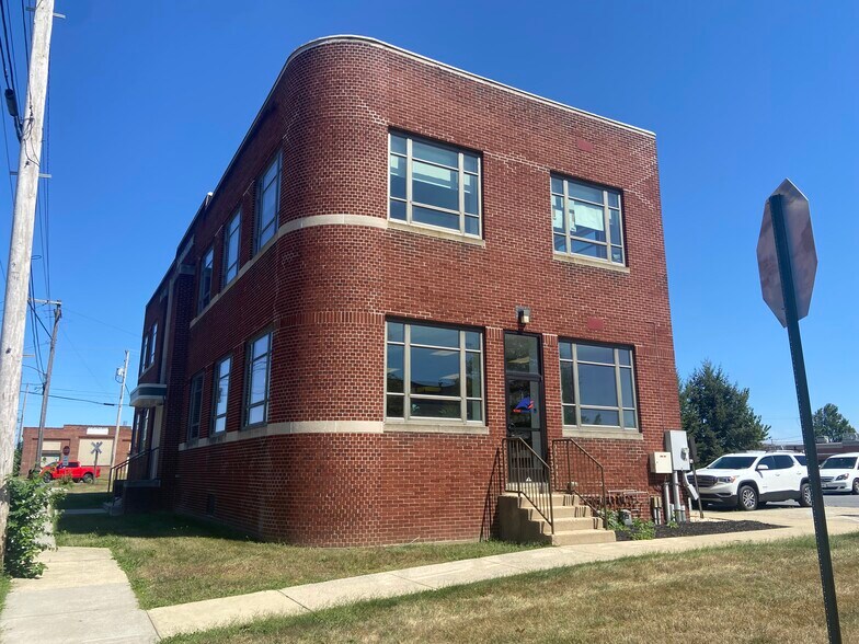 More Photos Of 181 E Stiegel St, Manheim Warehouse For Lease