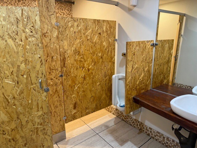 More Photos Of 1215 SE 8th Ave, Portland Service For Lease