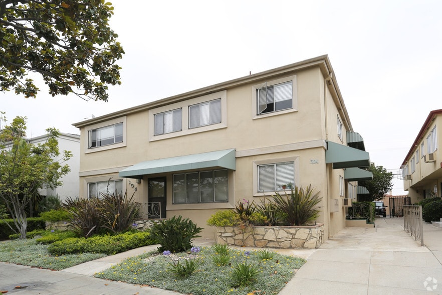 Primary Photo Of 304 S Doheny Dr, Beverly Hills Apartments For Sale