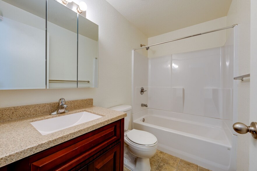 More Photos Of 1930 Maple St, North Bend Apartments For Sale