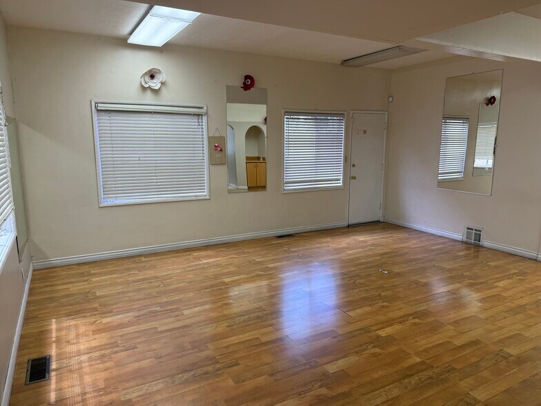 More Photos Of 220-226 W Cypress St, Anaheim Office For Lease