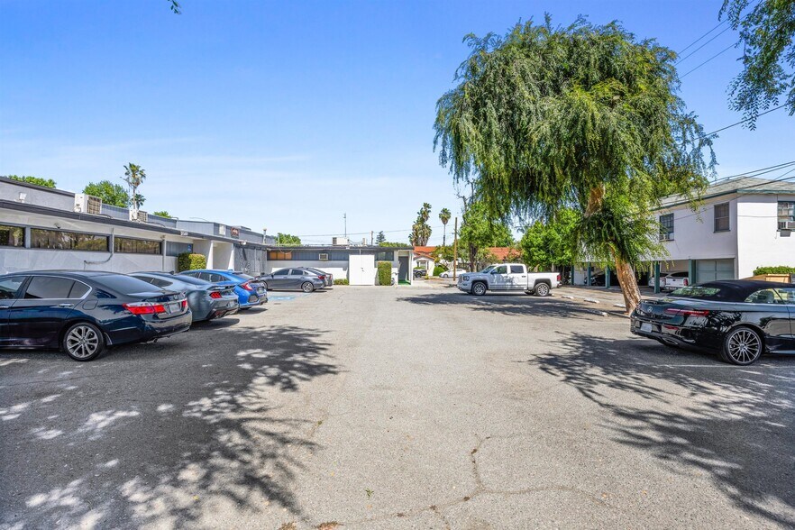 More Photos Of 2105 24th St, Bakersfield Medical For Sale