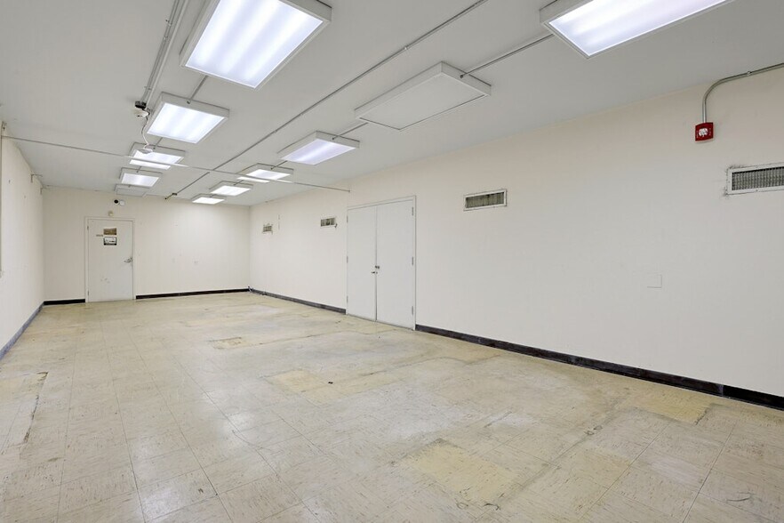 More Photos Of 1 Lawton St, Yonkers Manufacturing For Sale