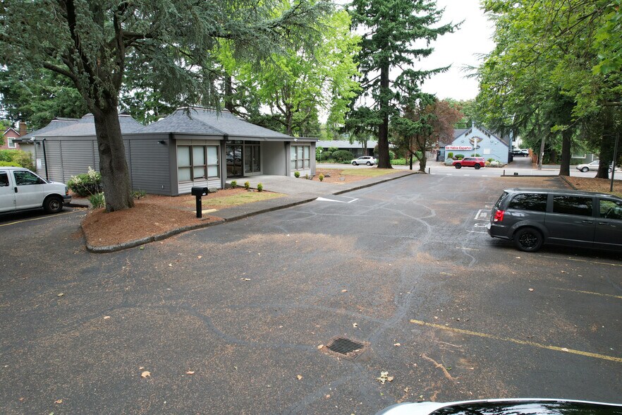 More Photos Of 11104 SE Stark St, Portland Medical For Sale