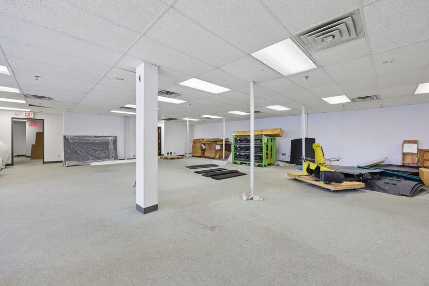 More Photos Of 2699 Scioto Pky, Columbus Warehouse For Sale