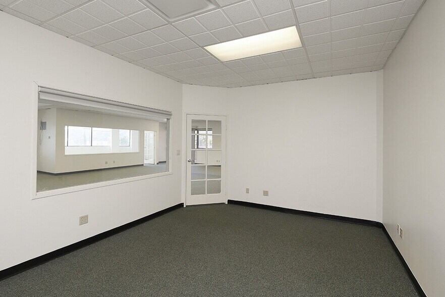 More Photos Of 4515 Ocean View Blvd, La Cañada Flintridge Medical For Lease