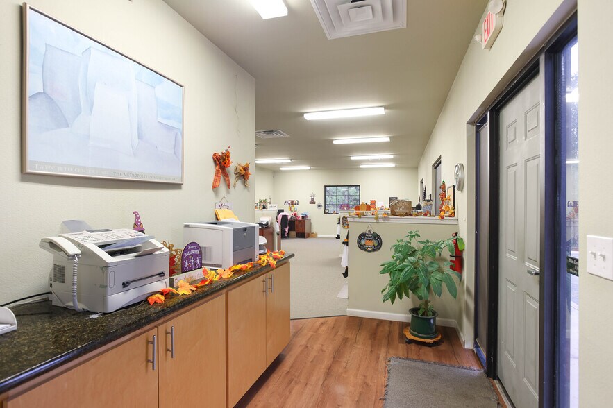 More Photos Of 8860 Oakland Rd, San Antonio Office For Sale