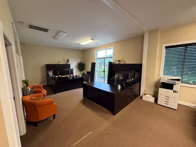 More Photos Of 1702 Saugahatchee Rd, Auburn Service For Lease